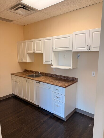 More Photos Of 11806 126 St NW, Edmonton Office For Lease