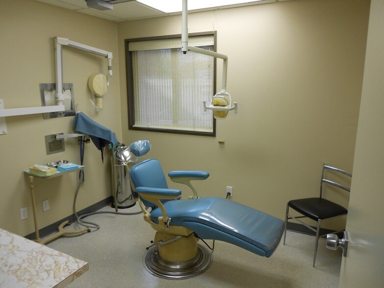 More Photos Of 1795 Main St, Springfield Medical For Sale