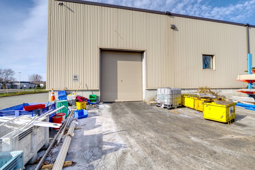 More Photos Of 151 Capital Dr, West Springfield Warehouse For Lease