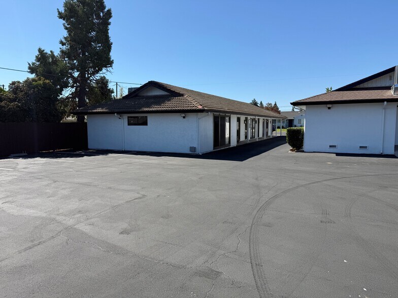 More Photos Of 425 E Center St, Manteca Office Residential For Lease