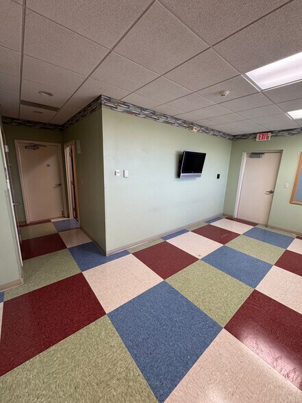 More Photos Of 1239 E 4th Street Rd, Seymour Office For Lease