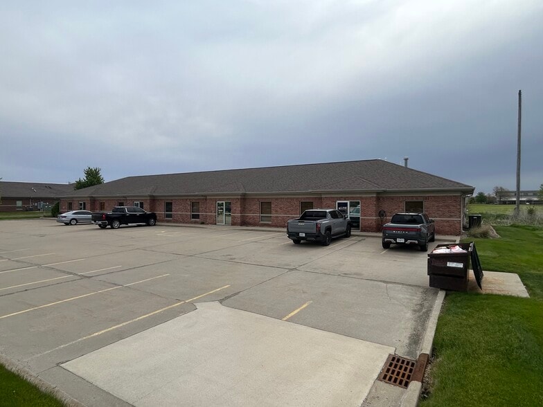 More Photos Of 1702 Tullamore Ave, Bloomington Office For Lease