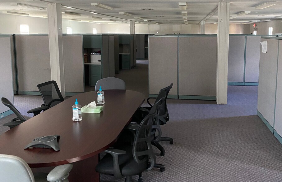 More Photos Of 9700 Highway 57, Evansville Office For Lease