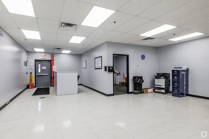 More Photos Of 98 Scobie Dr, Newburgh Distribution For Lease