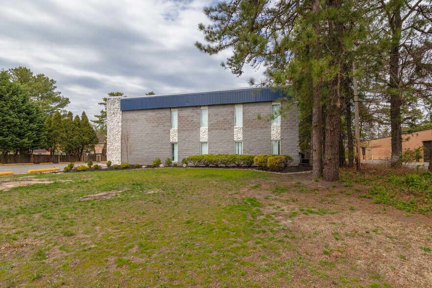 More Photos Of 411 Commerce Ln, West Berlin Medical For Sale