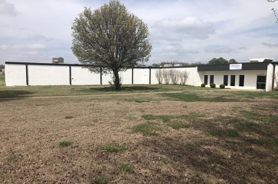 More Photos Of 113 W South St, Lincoln Warehouse For Lease