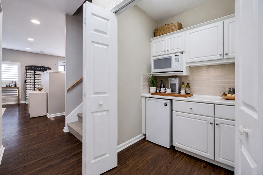 More Photos Of 8 Commerce Pl, Savannah Loft Creative Space For Sale