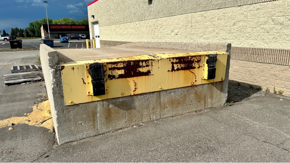 More Photos Of 3330 Highway 10 E, Moorhead Freestanding For Sale