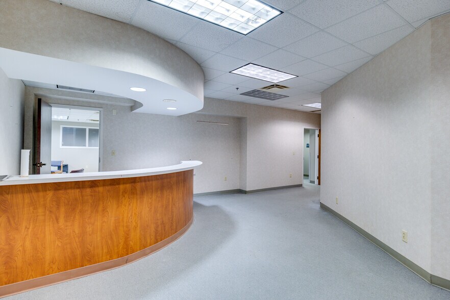 More Photos Of 102 Thomas Rd, West Monroe Medical For Sale