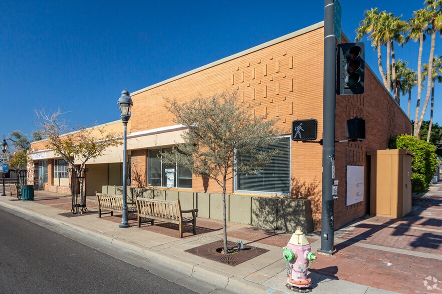 Primary Photo Of 5702 W Glendale Ave, Glendale Bank For Lease