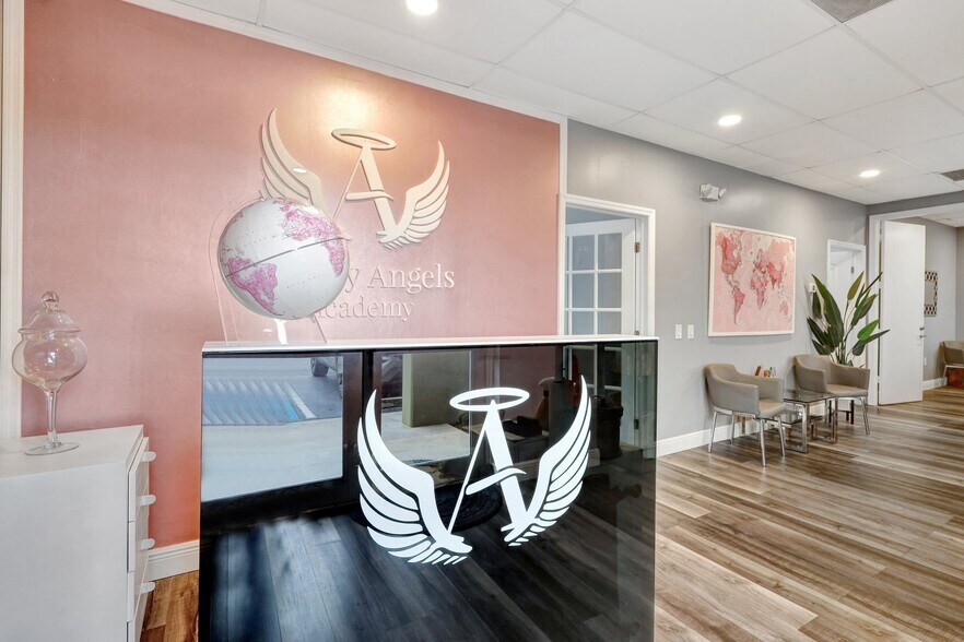 More Photos Of 1200 S Rogers Cir, Boca Raton Warehouse For Lease