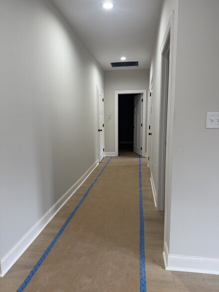 More Photos Of 3304 Hutchinson Ave, Adel Light Manufacturing For Lease