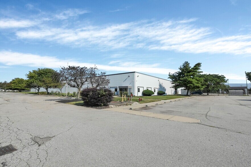 More Photos Of 4500 Groves Rd, Columbus Warehouse For Lease