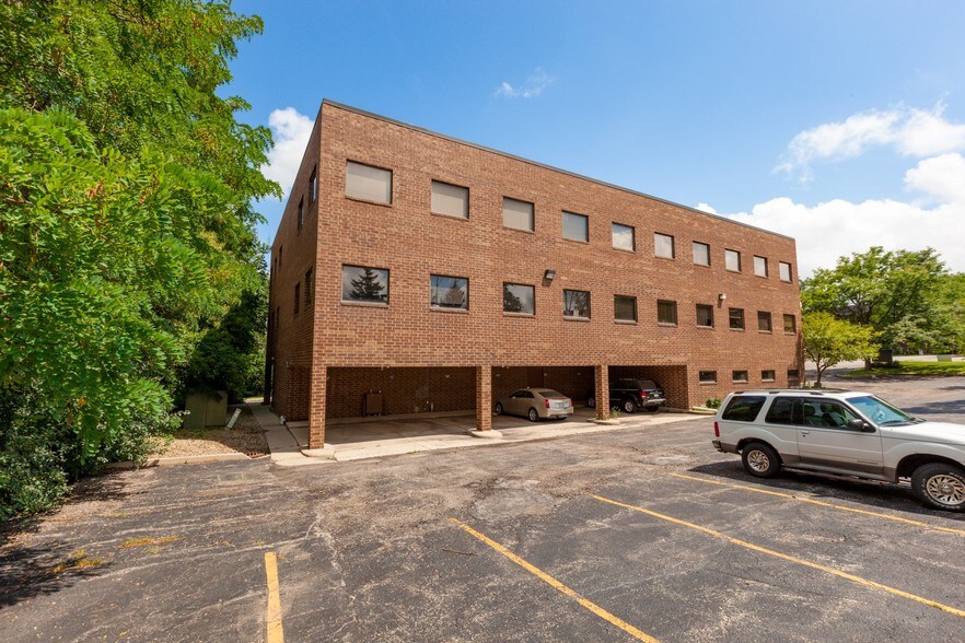 More Photos Of 127 E Lake St, Bloomingdale Office For Lease