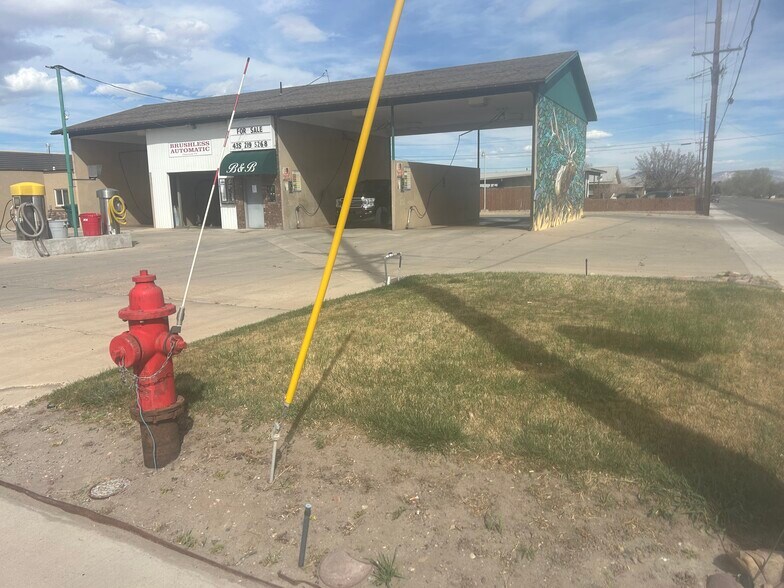 Primary Photo Of 510 N Vernal Ave, Naples Carwash For Sale