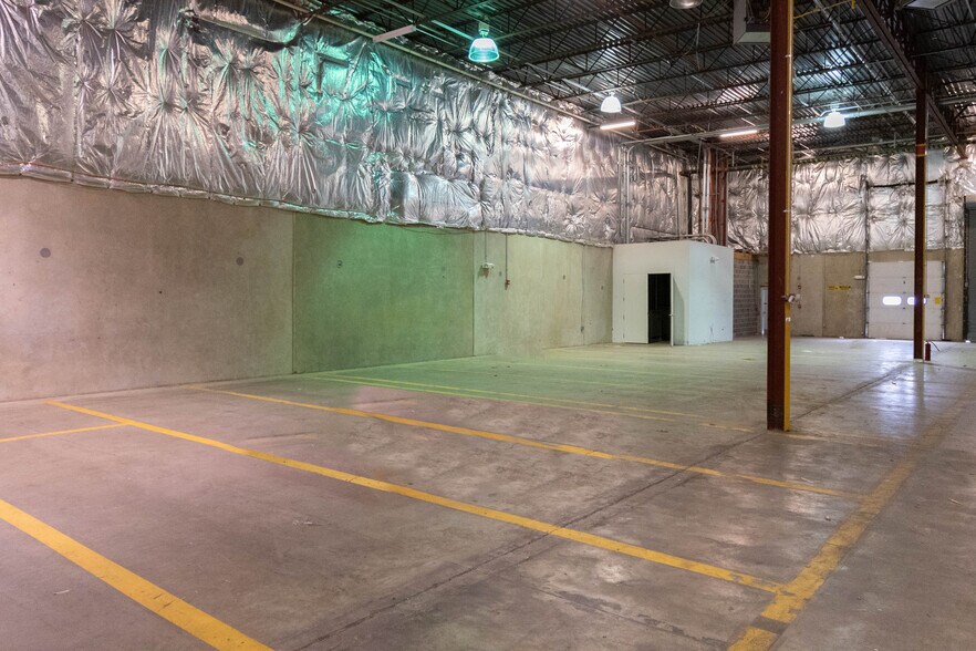 More Photos Of 22633 Davis Dr, Sterling Warehouse For Lease
