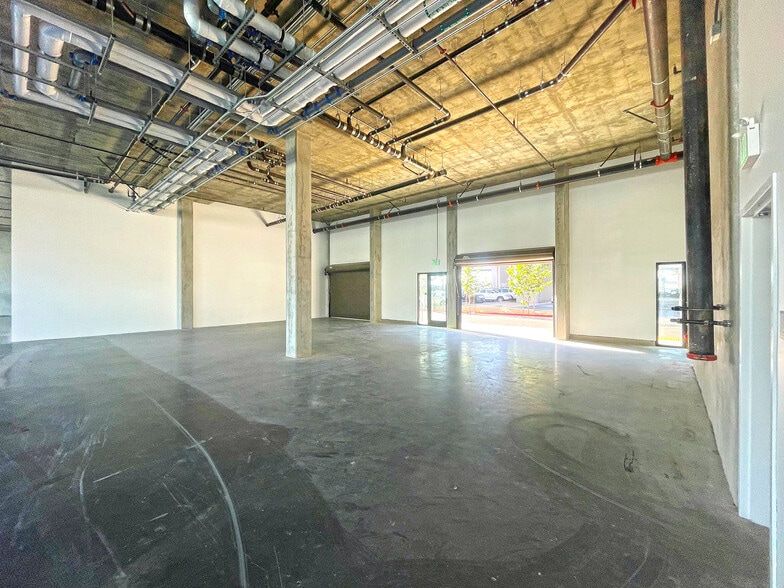 More Photos Of 2121 Wood St, Oakland Flex For Lease