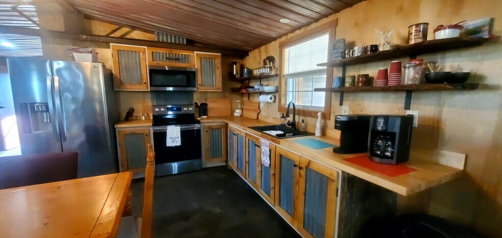 More Photos Of 702 E Schubert St, Fredericksburg Specialty For Sale