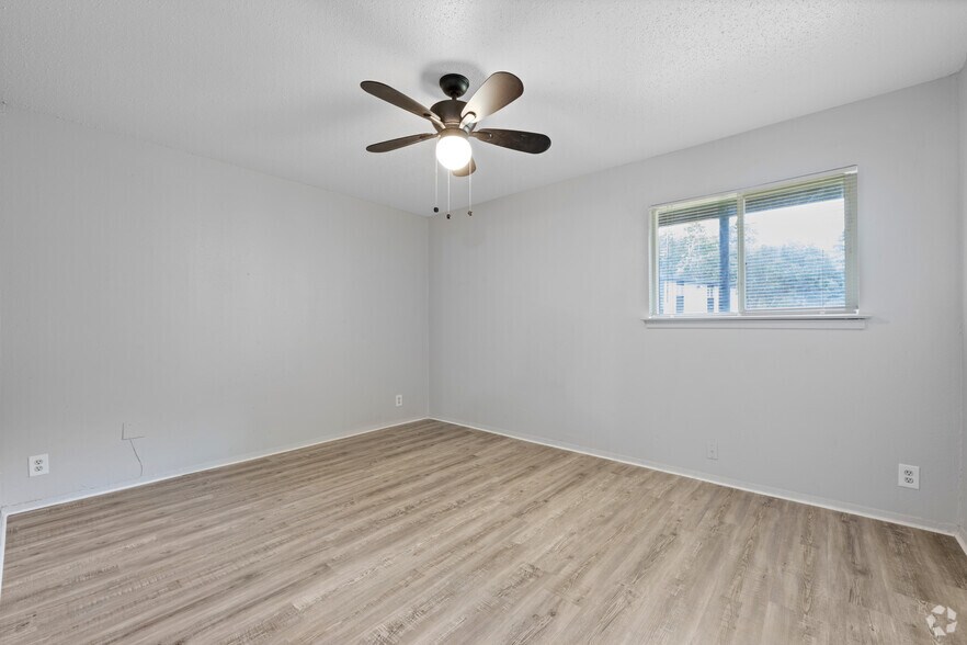 More Photos Of 717 S Green St, Longview Apartments For Sale