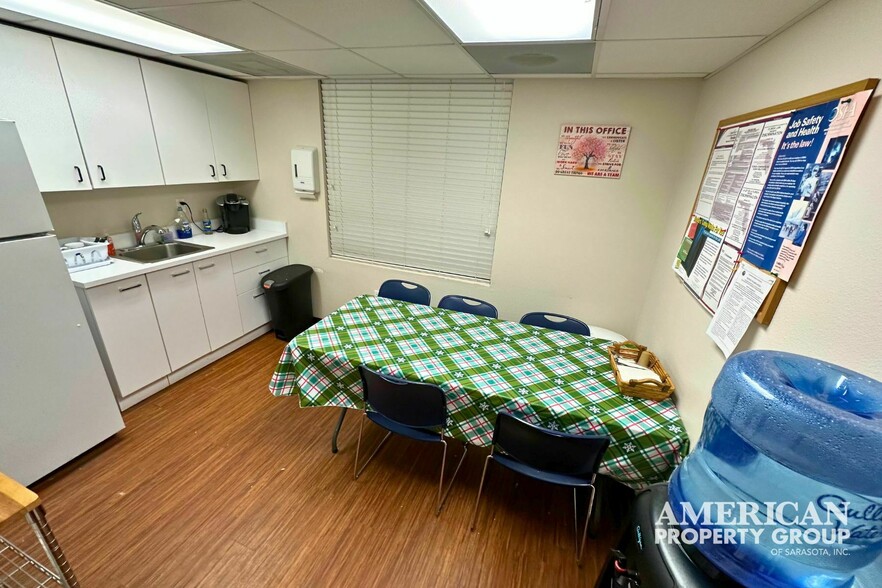 More Photos Of 7013 S Tamiami Trl, Sarasota Office For Sale