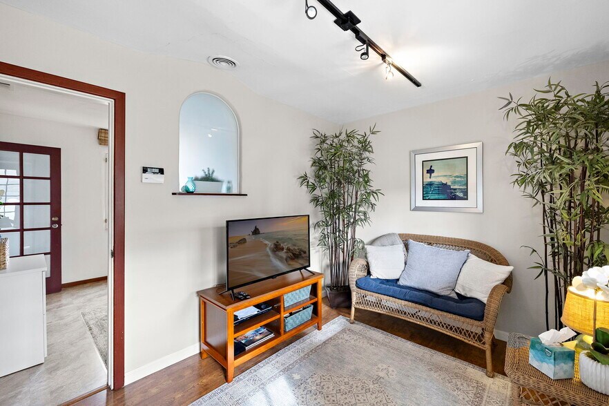 More Photos Of 415 N El Camino Real, San Clemente Office For Sale
