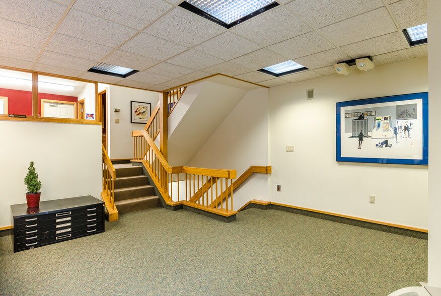 More Photos Of 40-60 Beechwood Dr, North Andover Loft Creative Space For Lease