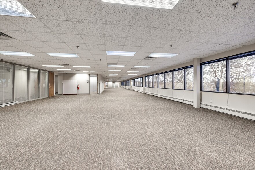 More Photos Of 14450 Burnhaven Dr, Burnsville Office For Sale