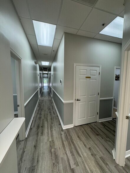 More Photos Of 106 Commerce St, Lake Mary Light Distribution For Lease