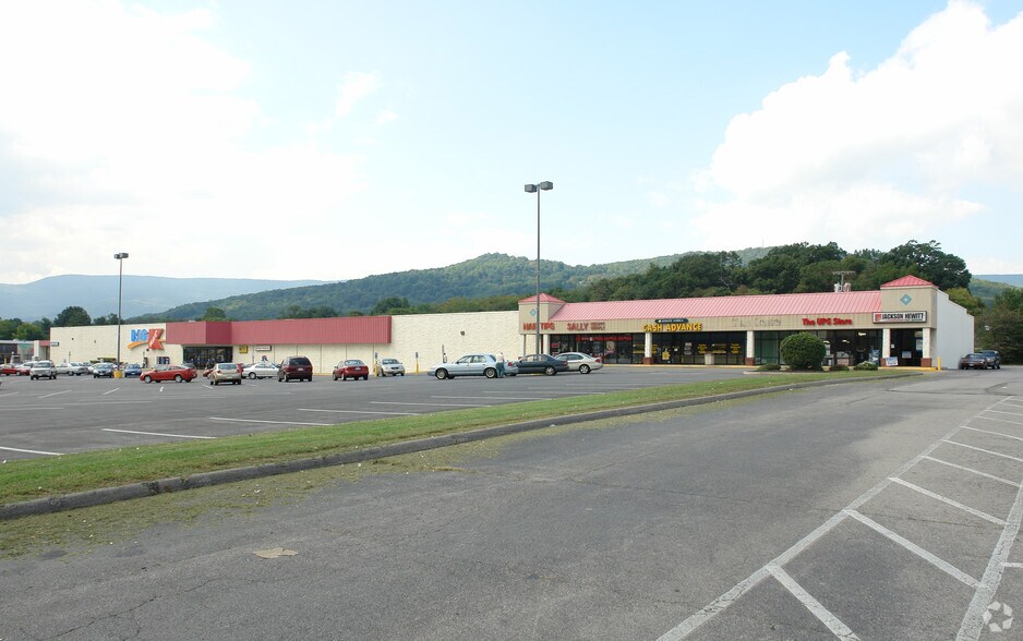 More Photos Of 1355 W Main St, Salem Storefront For Lease