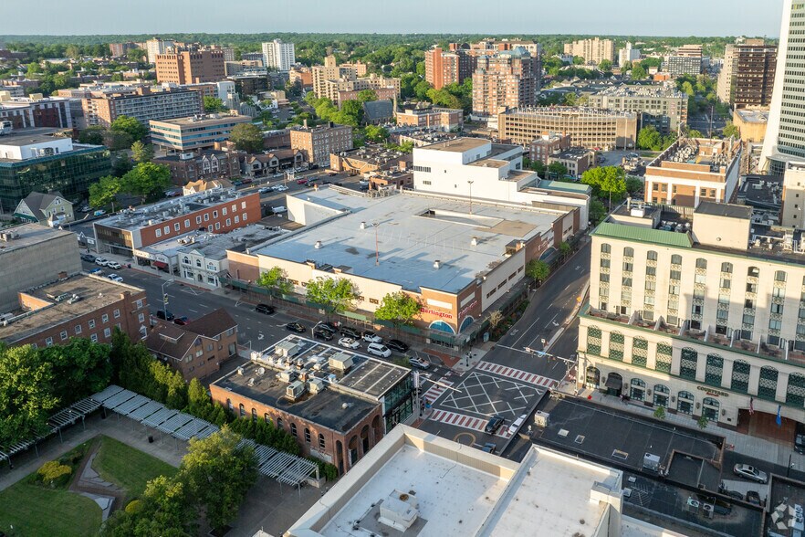 More Photos Of 74 Broad St, Stamford Freestanding For Lease