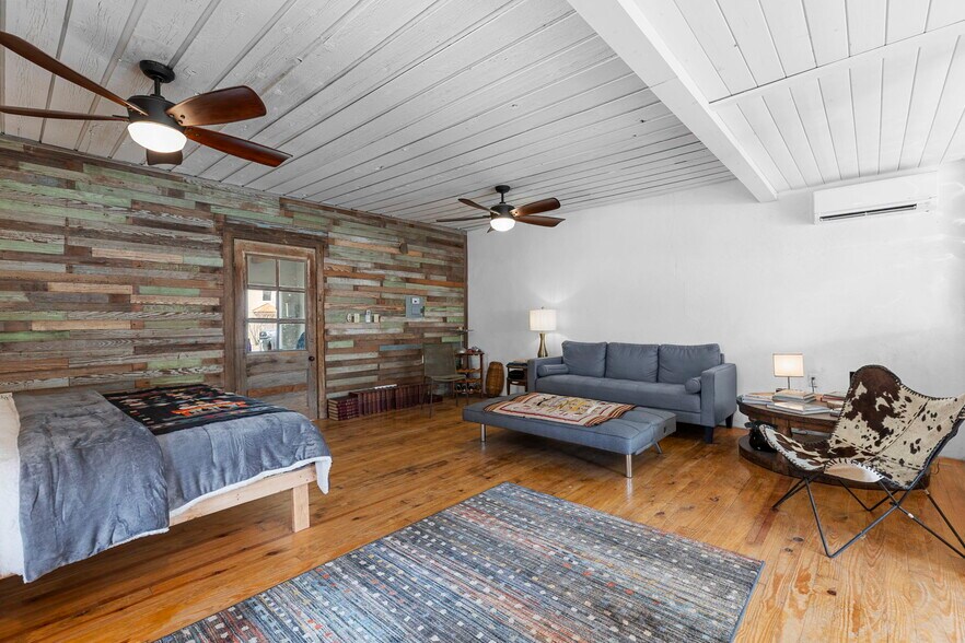 More Photos Of 206 W Murphy St, Alpine Specialty For Sale