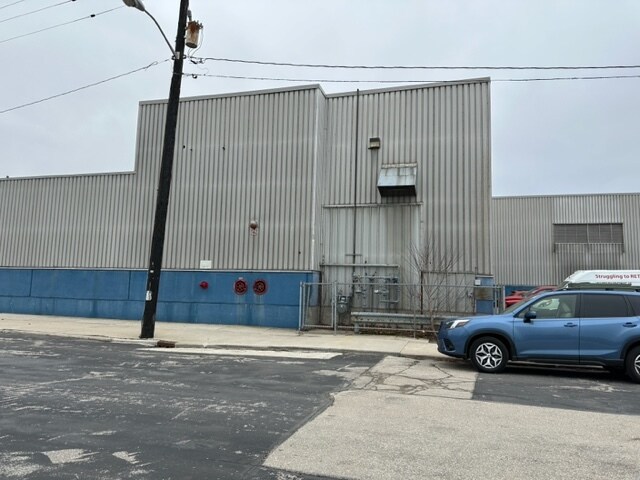 More Photos Of 901 S 17th St, Manitowoc Warehouse For Lease