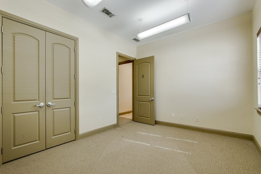 More Photos Of 8609 Mid Cities Blvd, North Richland Hills Office For Lease