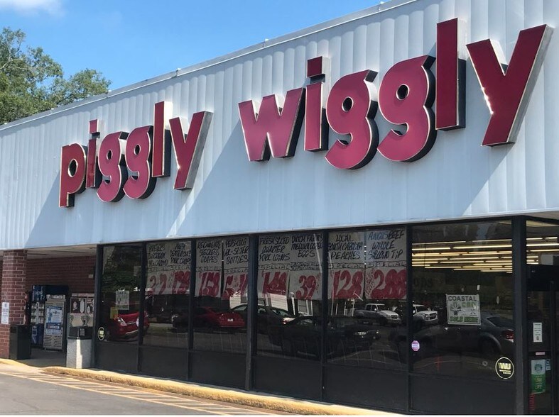 More Photos Of 15 W Ashland St, Andrews Supermarket For Sale