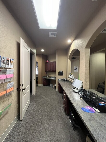 More Photos Of 1314 E Sonterra Blvd, San Antonio Office For Sale