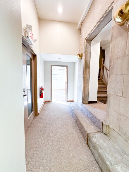 More Photos Of 8100 Ohio River Blvd, Emsworth Office For Lease