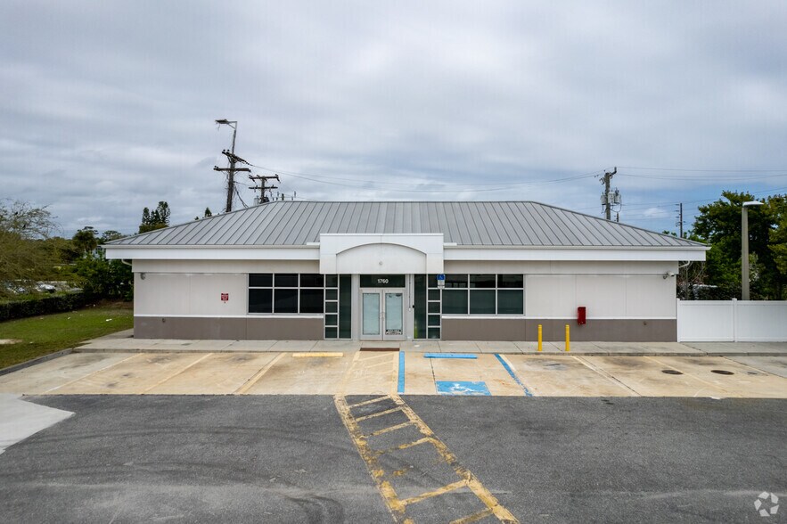 More Photos Of 1760 E Merritt Island Cswy, Merritt Island General Retail For Lease