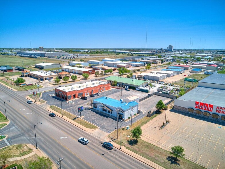 More Photos Of 350 NE 150th St, Edmond General Retail For Sale