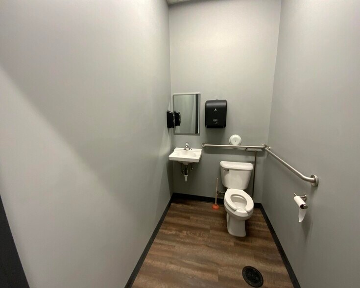 More Photos Of 6029 W Outer Rd, Imperial Freestanding For Sale