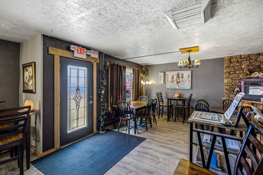 More Photos Of 1047 N 1st St, Montrose Office For Sale