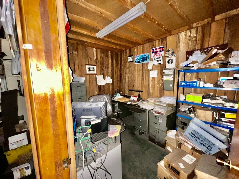 More Photos Of 824 20th St, Huntington General Retail For Sale