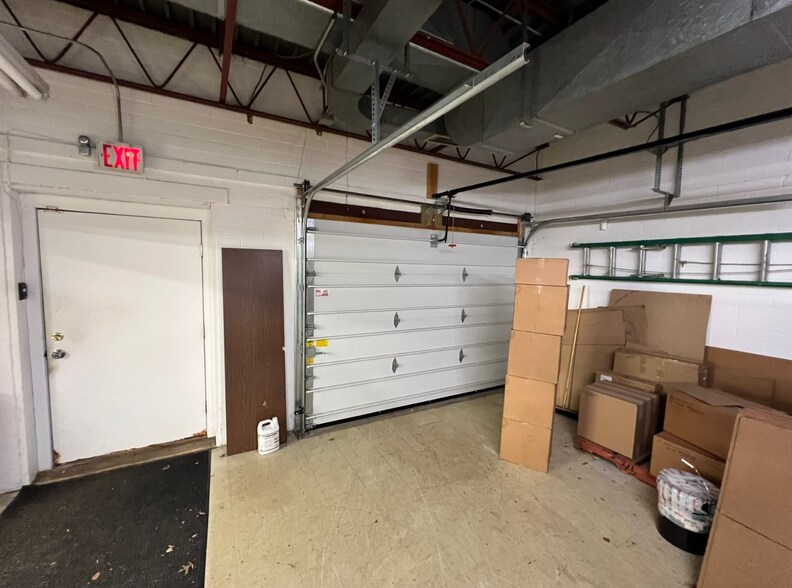 More Photos Of 595 Miami St, Akron Flex For Sale