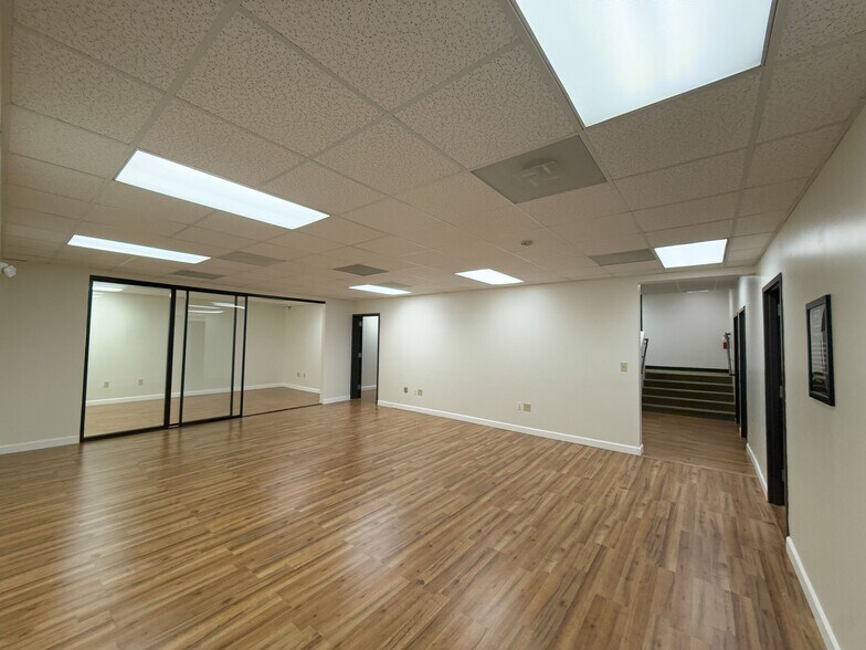 More Photos Of 402 W Trade St, Charlotte Office For Lease