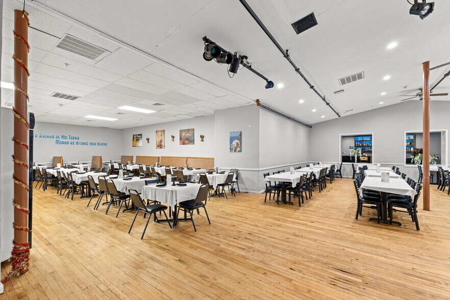 More Photos Of 1615-1623 Acushnet Ave, New Bedford Restaurant For Sale