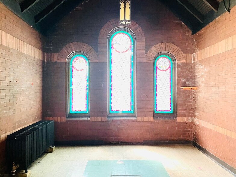 More Photos Of 1601 NE Madison Ave, Peoria Religious Facility For Sale