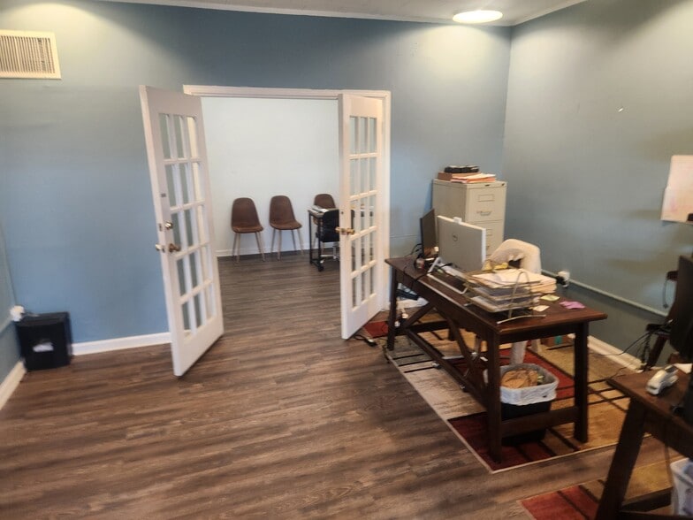 More Photos Of 20-40 E 8th St, Front Royal Flex For Sale