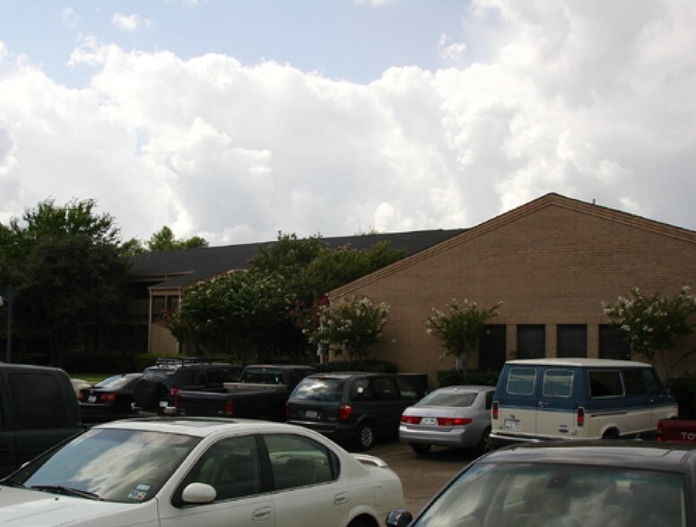 More Photos Of 1713 Broadmoor Dr, Bryan Office For Lease