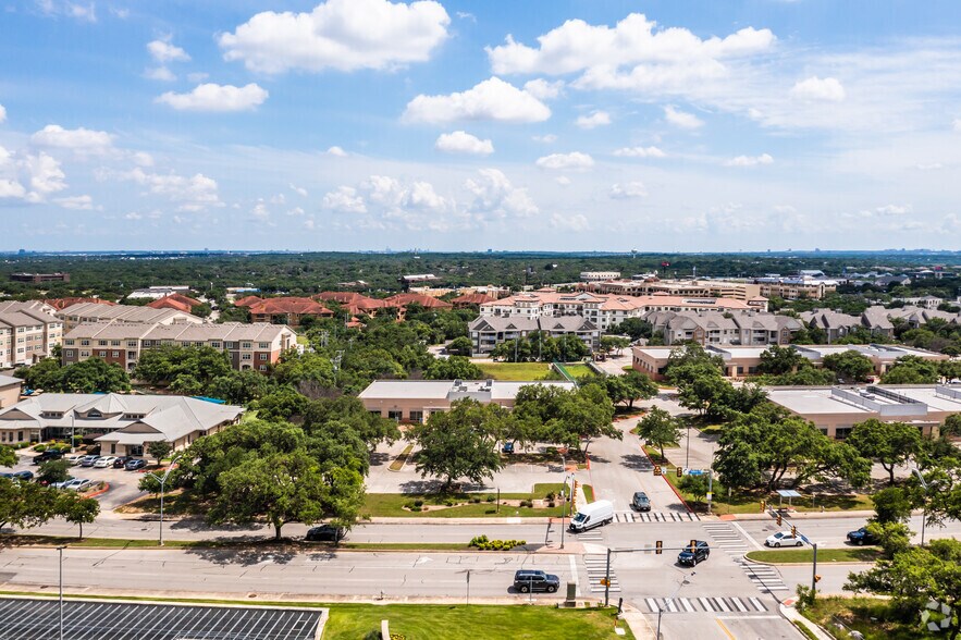 More Photos Of 300 E Sonterra Blvd, San Antonio Unknown For Lease