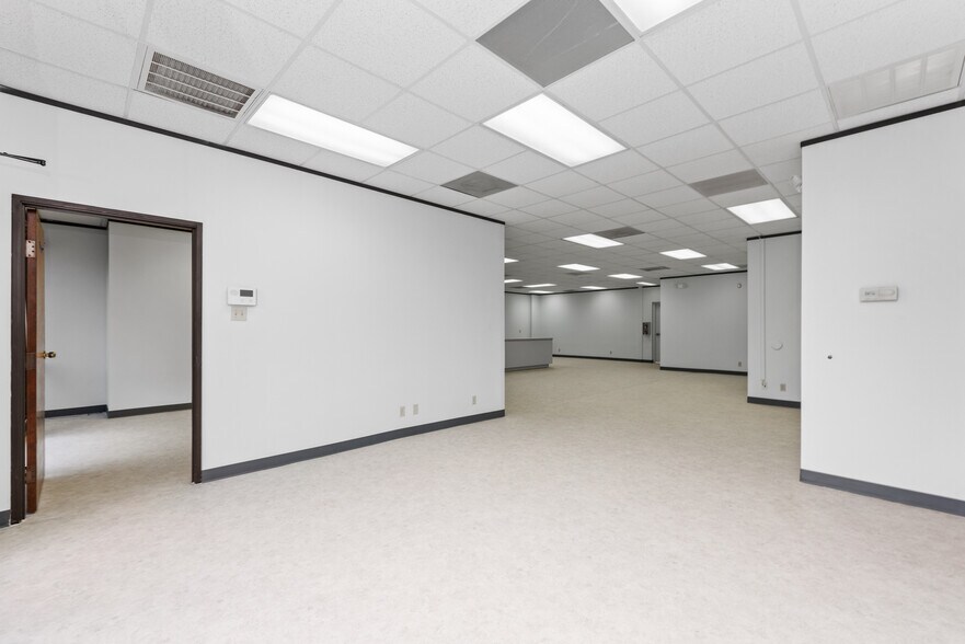 More Photos Of 3945 Greenbriar Dr, Stafford Industrial For Sale