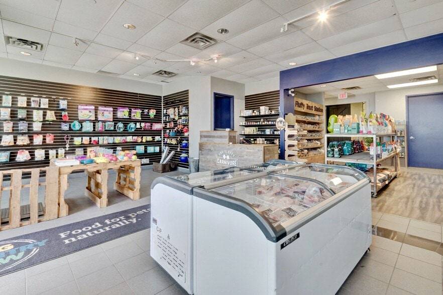 More Photos Of 3145 Dundas St W, Mississauga Storefront Retail Office For Lease